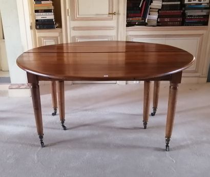 Grande table en bois fruitier, le plateau...