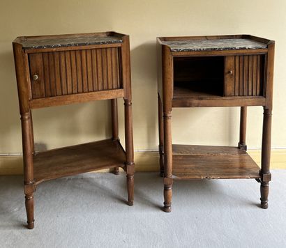 Deux chevets pouvant formés pendant, en bois...