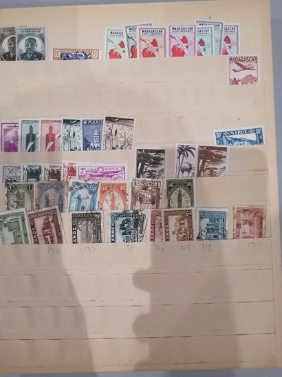 Album de timbres des Colonies et Territoires...