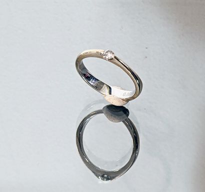 Ring in 18K (750) white gold, set with a...