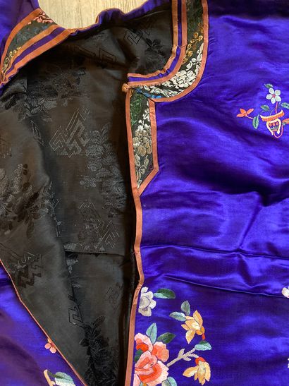 CHINE - Vers 1900.
Set of four women's jackets...