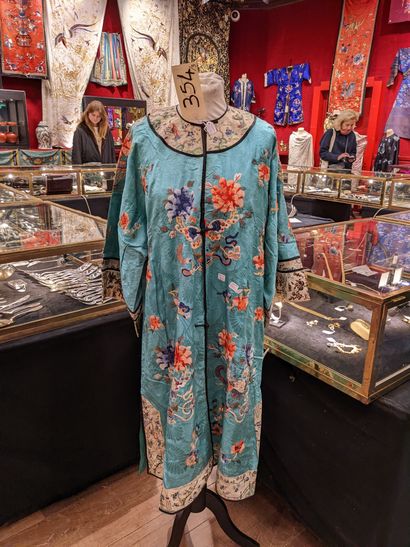 CHINE - Vers 1900.
Set of three women's jackets...
