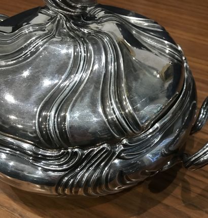 
Légumier en argent (950), à décor de côtes...