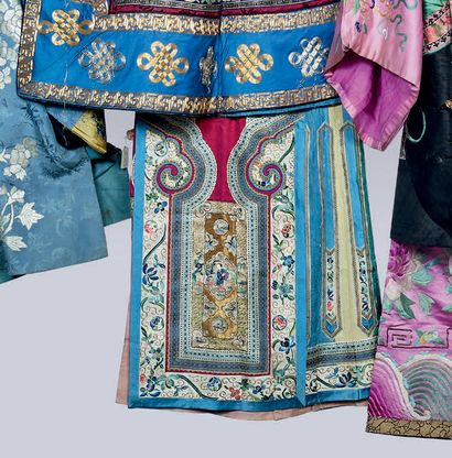 CHINE - Vers 1900.
Skirt (Mamianqun) in polychrome...