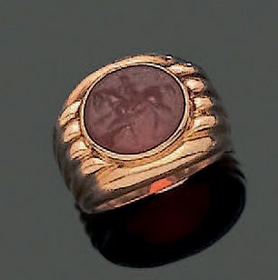 Ring in 18K (750) yellow gold, the setting...