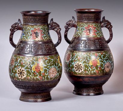 JAPON - Début du XXe siècle.
Pair of bronze...