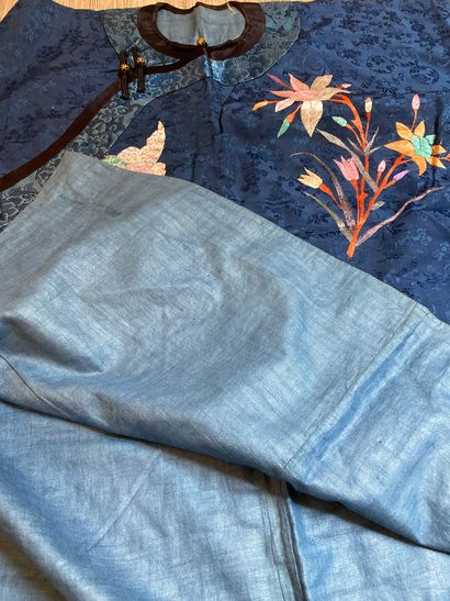 CHINE - Vers 1900.
Set of four women's jackets...