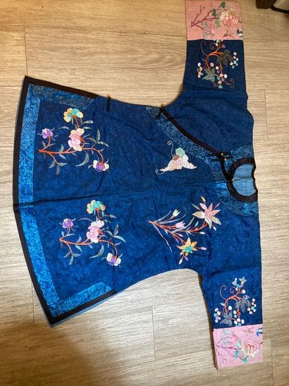 CHINE - Vers 1900.
Set of four women's jackets...