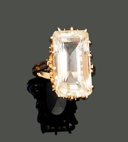 Ring in 18k (750) yellow gold, set with a...