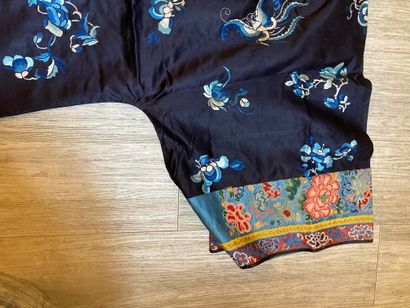 CHINE - XIXe siècle.
Set of three jackets...