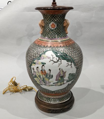 CHINE - XIXe siècle.
Vase balustre en porcelaine...