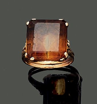 Ring in 18K (750) yellow gold, set with a...