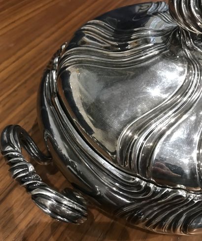 
Légumier en argent (950), à décor de côtes...