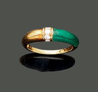 Yellow gold half-ring set with a transverse...