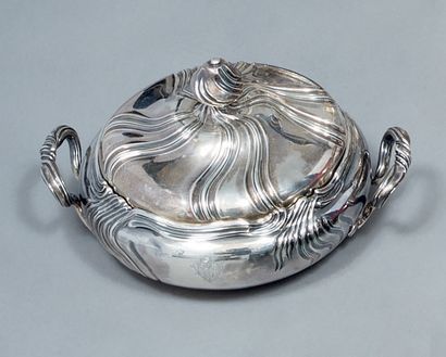 
Légumier en argent (950), à décor de côtes...