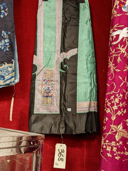CHINE - XIXe siècle.
Set of three skirts...
