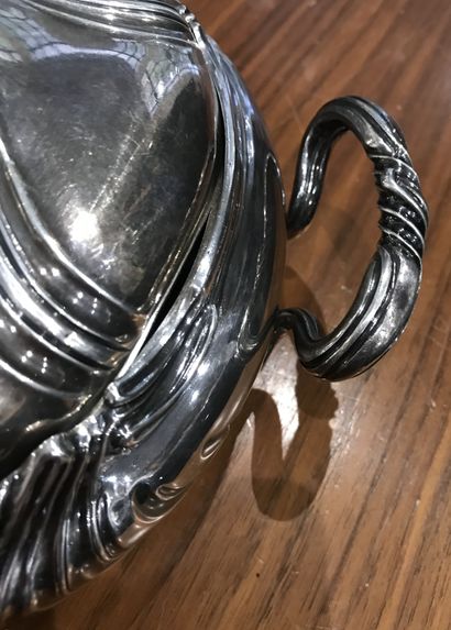 
Légumier en argent (950), à décor de côtes...