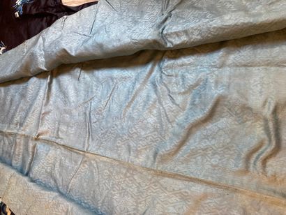 CHINE - XIXe siècle.
Set of three jackets...