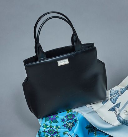 Maison LALIQUE
Black leather bag, the magnetic...