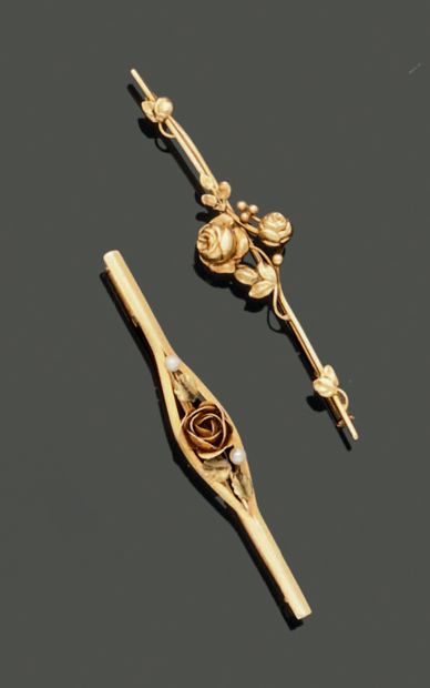 Two 18k (750) yellow gold barrette brooches,...