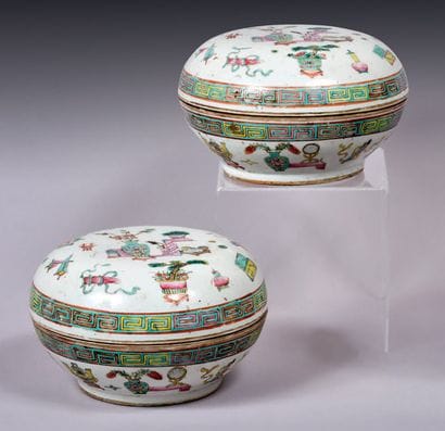 CHINE - Vers 1900.
Paire de boites circulaires...