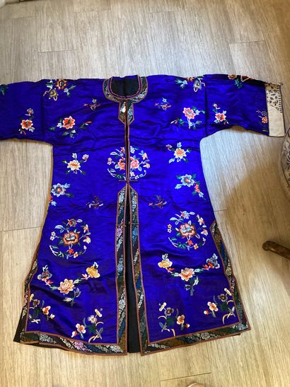 CHINE - Vers 1900.
Set of four women's jackets...