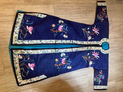 CHINE - Vers 1900.
Set of four women's jackets...