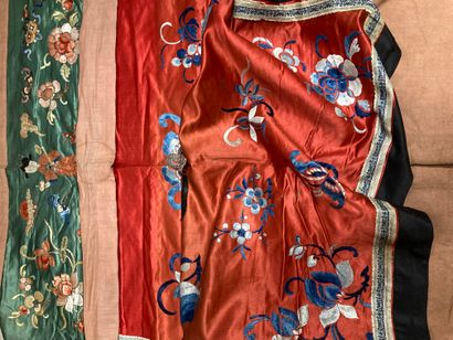 CHINE - Vers 1900.
Set of two large door...