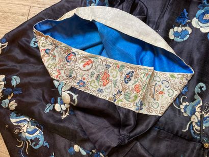 CHINE - XIXe siècle.
Set of three jackets...