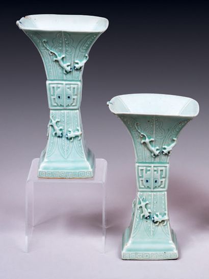 CHINE - XIXe siècle.
Paire de vases 