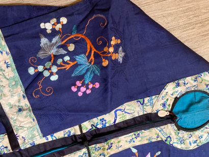 CHINE - Vers 1900.
Set of four women's jackets...