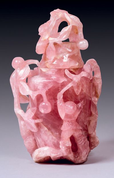 CHINE - XXe siècle.
Vase couvert en quartz...