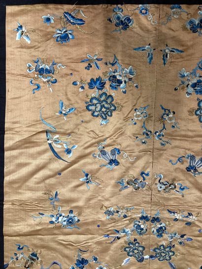 CHINE - Vers 1900.
Set of two large yellow...