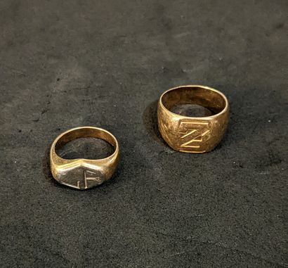 Two signet rings in 18k (750) yellow gold,...