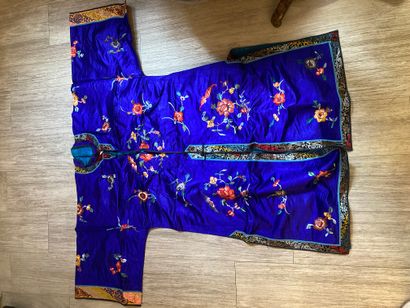 CHINE - Vers 1900.
Set of four women's jackets...