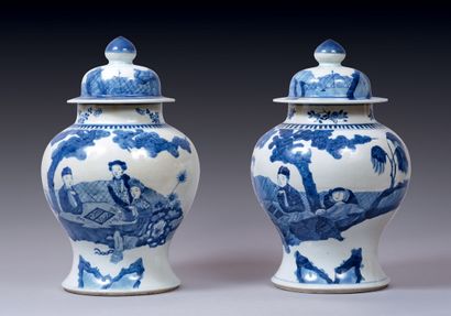CHINE, XIXe siècle.
Paire de vases couverts...