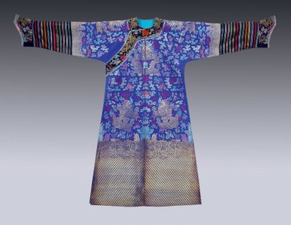 CHINE - Début du XXe siècle.

Purple silk...