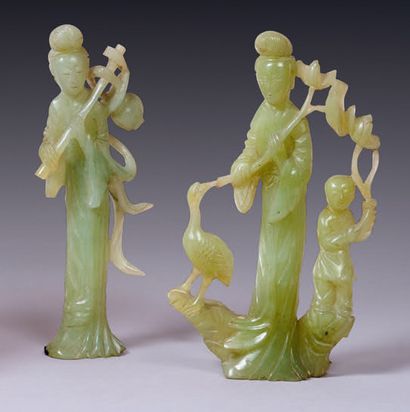 CHINE - XXe siècle.
Deux groupes en serpentine,...