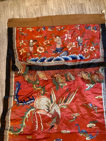 CHINE - Vers 1900.
Set of two large door...