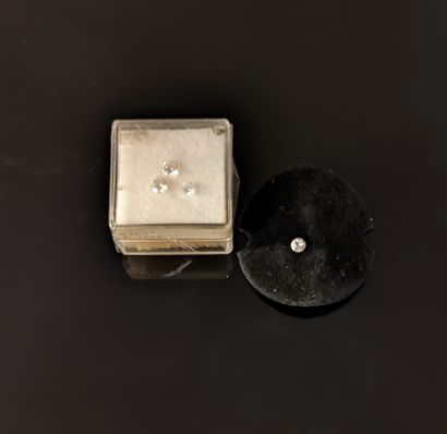 Set of small unmounted diamonds, four of...