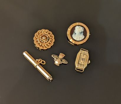 Set of 18K (750) yellow gold debris: a fragment...