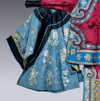 CHINE - Vers 1900.
Women's jacket in blue...