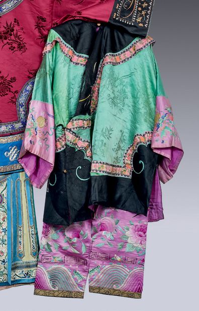 CHINE - Vers 1900.
Jacket and pants, the...