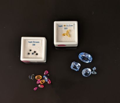 Set of colored stones, not mounted: five...