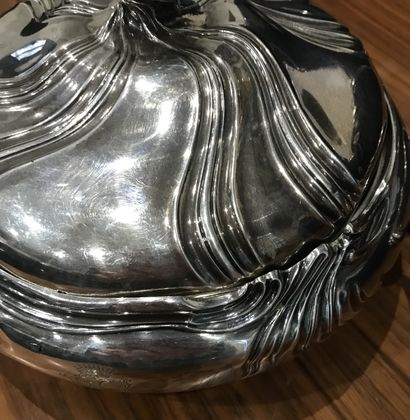 
Légumier en argent (950), à décor de côtes...