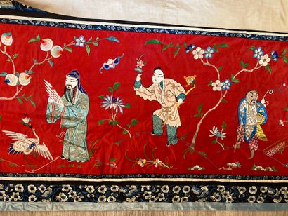 CHINE - Vers 1900.
Large rectangular panel...