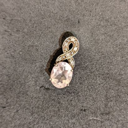 Silver pendant (800), decorated with an oval...