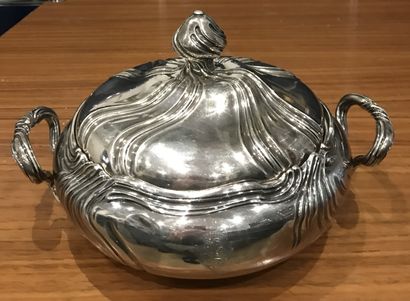 
Légumier en argent (950), à décor de côtes...