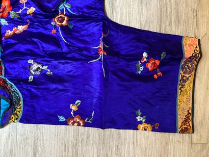 CHINE - Vers 1900.
Set of four women's jackets...