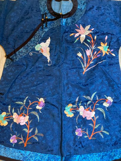 CHINE - Vers 1900.
Set of four women's jackets...